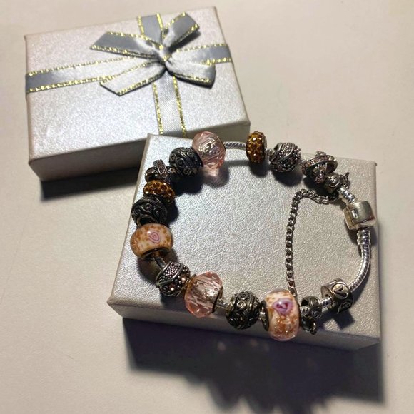 NEW Women's Pink Metal Charm Bracelet - Picture 4 of 4